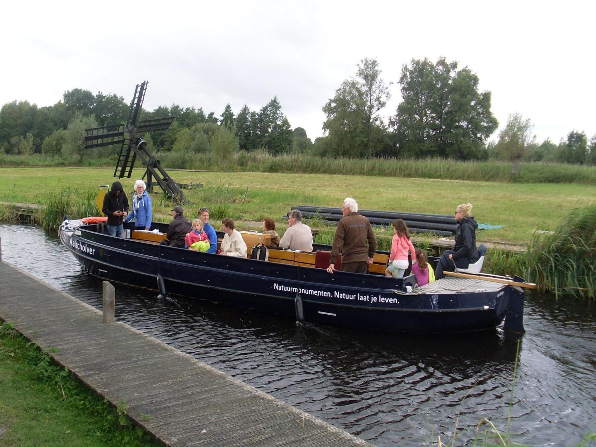 Lodge In Giethoorn With Breakfast Ngoại thất bức ảnh