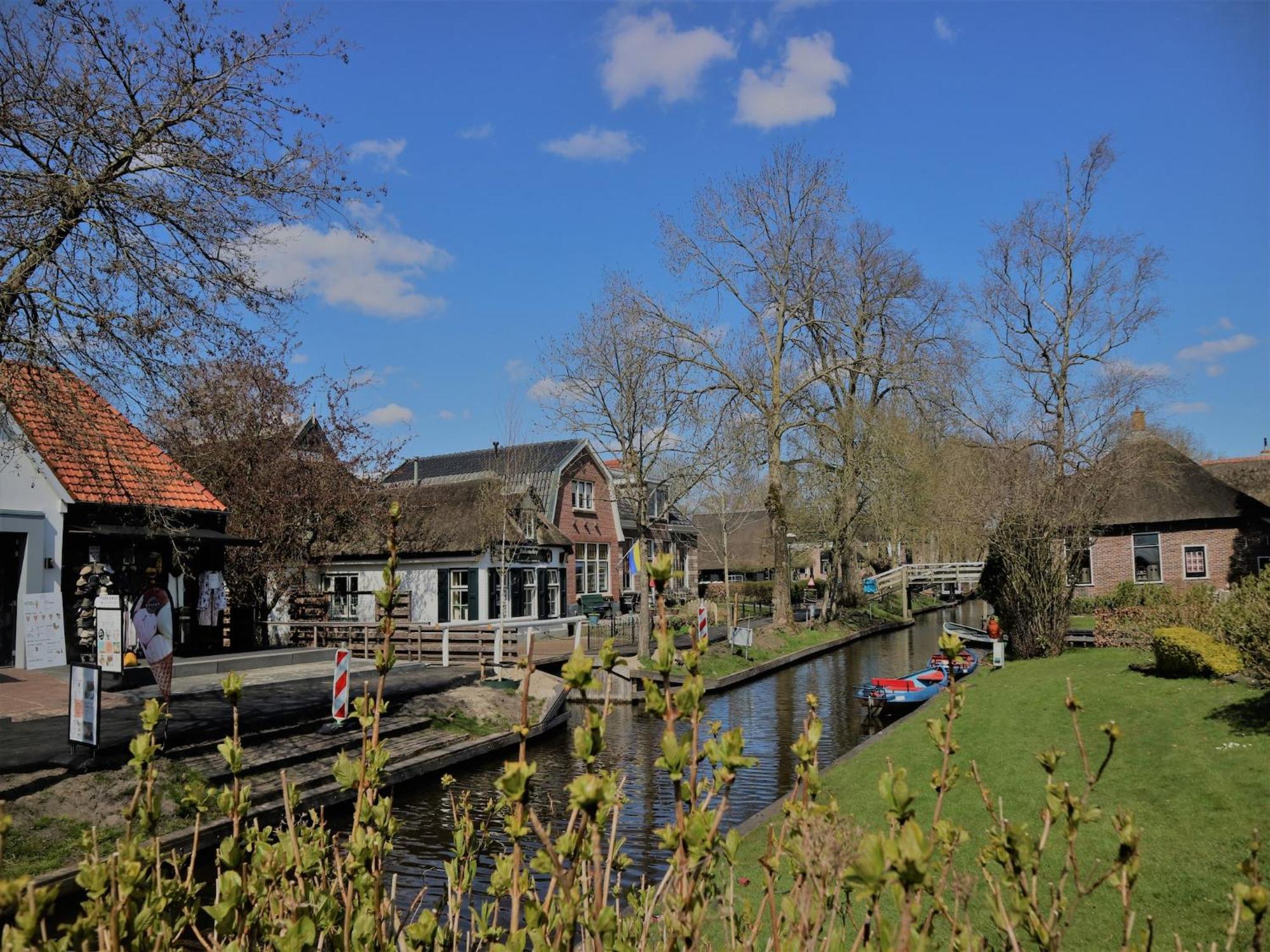 Lodge In Giethoorn With Breakfast Ngoại thất bức ảnh
